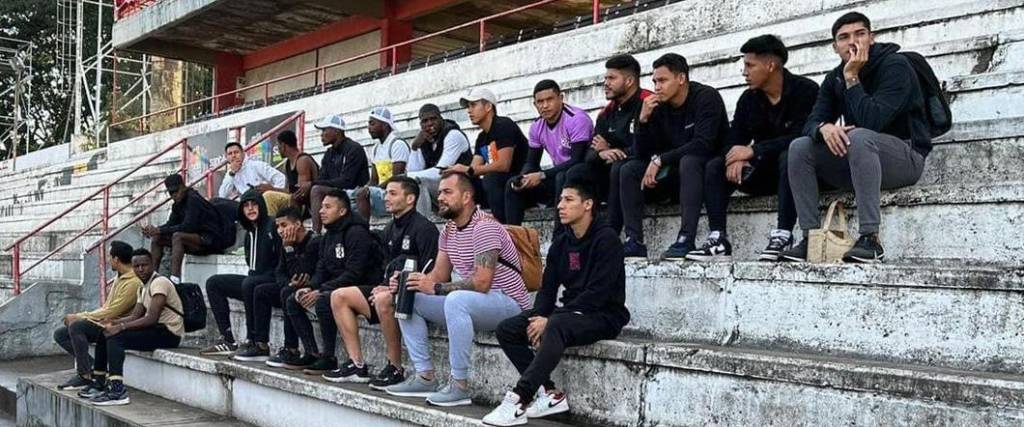 Los jugadores del equipo albo no trabajaron porque la cancha del estadio está ocupada.