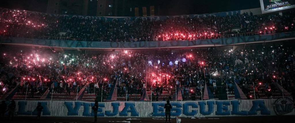 La barra de la Vieja Escuela prepara un recibimiento especial para su equipo en el clásico paceño 228.