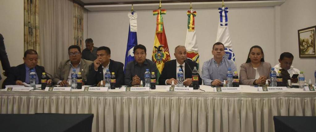 El comité ejecutivo de la FBF participará de la reunión con los 17 clubes, el martes en Santa Cruz.