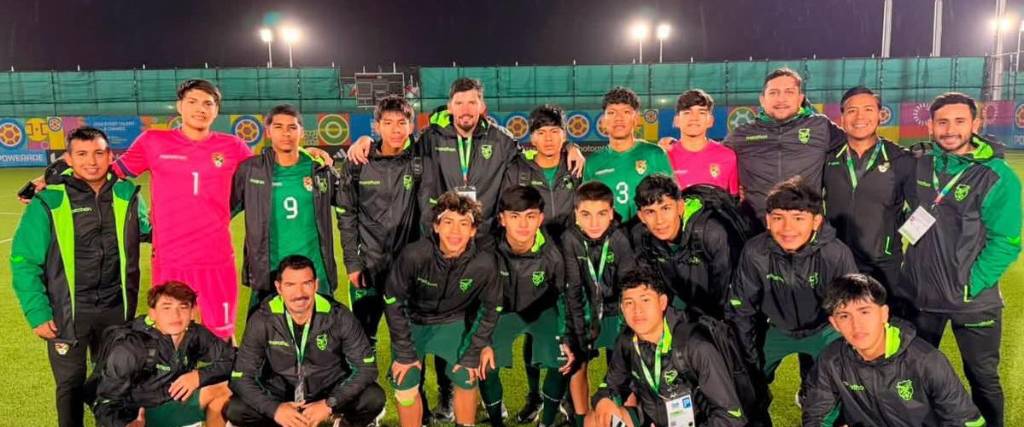 La selección boliviana Sub-15, que participa en el Mundial de la categoría en Azerbaiyán.