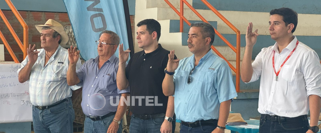 Peña (centro) se alista para comandar la Academia celeste durante los próximos cuatro años