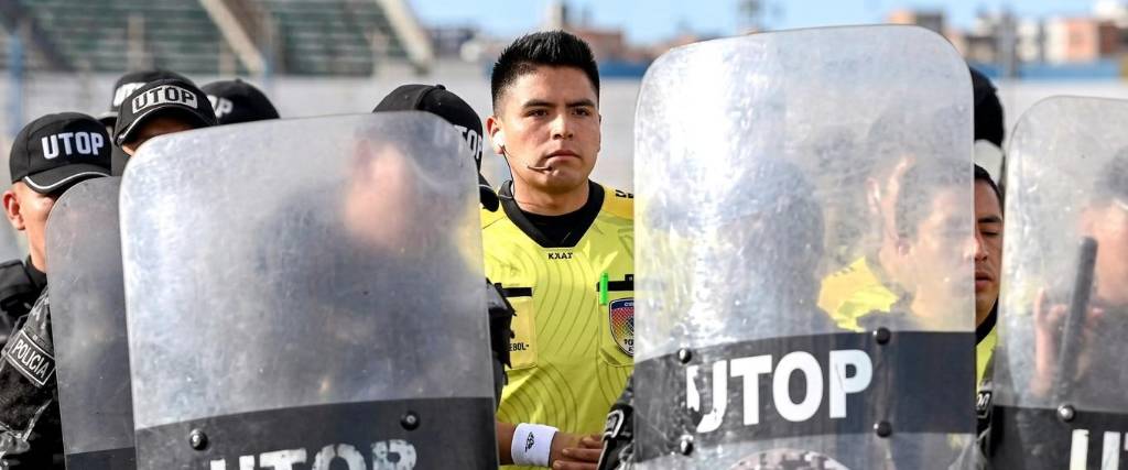 El árbitro Gabriel Mendoza dirigirá este domingo a The Strongest y Always Ready.