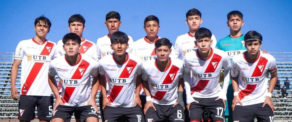 El equipo Sub-19 de Always Ready, que participa en el campeonato de la Federación Boliviana de Fútbol.