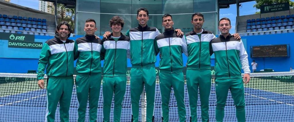El equipo boliviano que enfrentará a la selección de Hong Kong, en la ciudad de Santa Cruz.