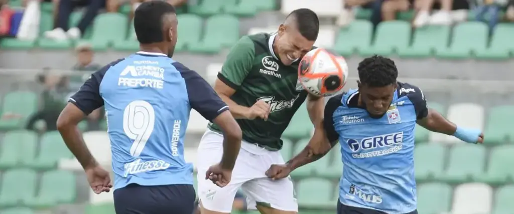Incidencias del clásico cruceño entre Oriente Petrolero y Blooming.