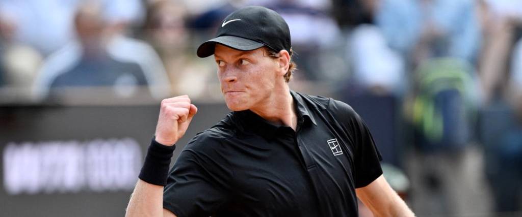 El tenista italiano logró una victoria en Roma para alcanzar el récord de 31 triunfos seguidos de Djokovic.