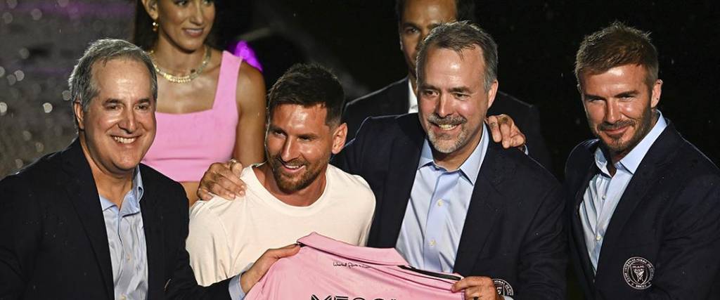 Messi luce con su camiseta ‘10’