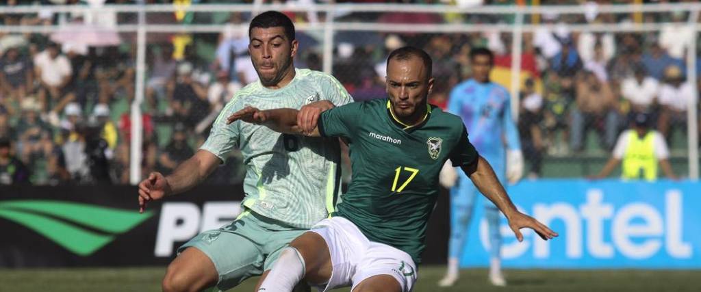 El paraguayo naturalizado Juan Godoy ingresó en el complemento y no pudo marcar a favor de Bolivia.