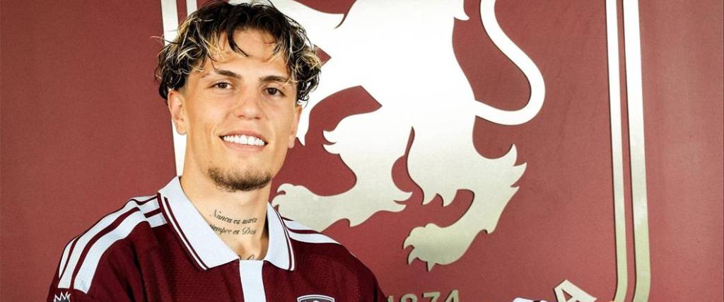 El delantero argentino vestirá la camiseta de los ‘Villanos’ esta temporada. Será su tercer club en Inglaterra.