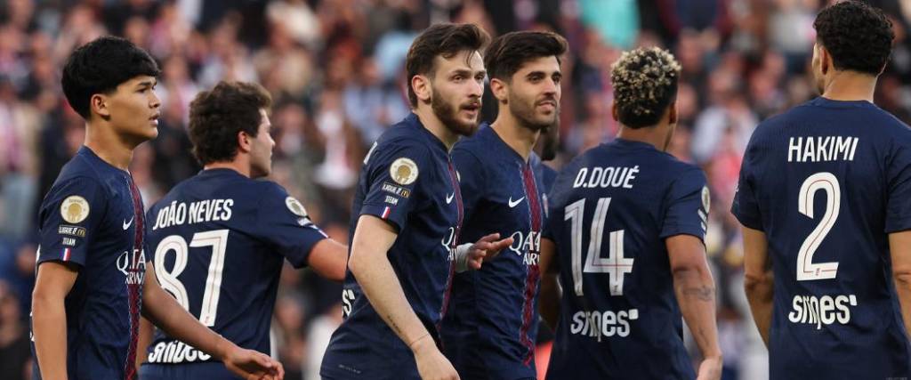 El georgiano Khvicha Kvaratshkhelia marcó un doblete para la victoria del conjunto parisino de local.