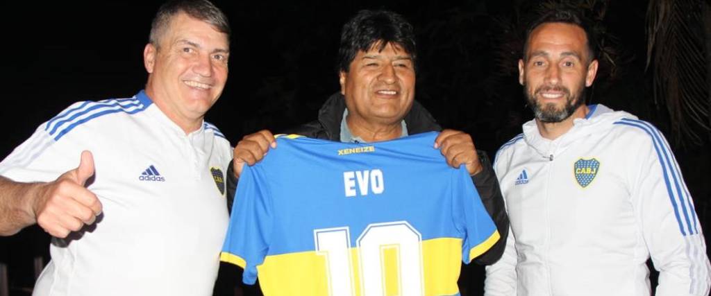 El expresidente boliviano es conocido por su amor al fútbol. Comentó que en Argentina es fanático de Boca.