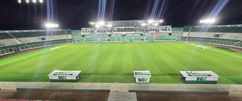 El estadio Tahuichi Aguilera tiene solucionado las fallas en el sistema de iluminación.