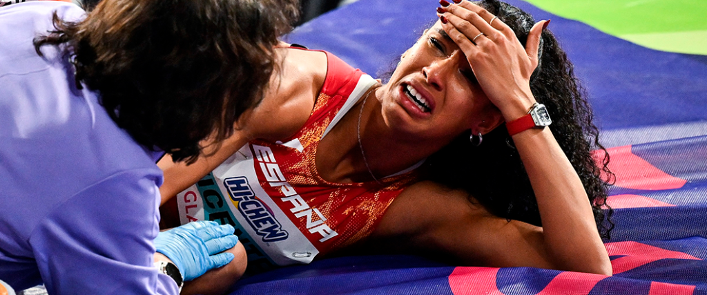 María Vicente quedó entre lágrimas tras lesionarse durante la prueba de salto 