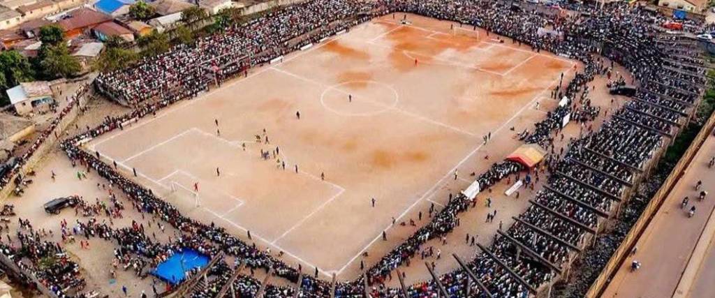 Varios muertos tras una pelea en una cancha de fútbol en Guinea. 