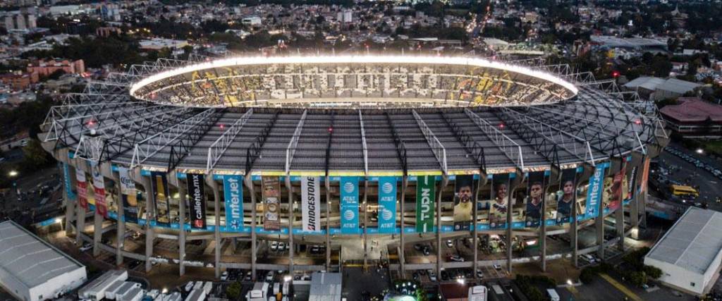 El remodelado estadio Azteca recibirá a cuatro personas para que duerman en el recinto antes del Mundial.