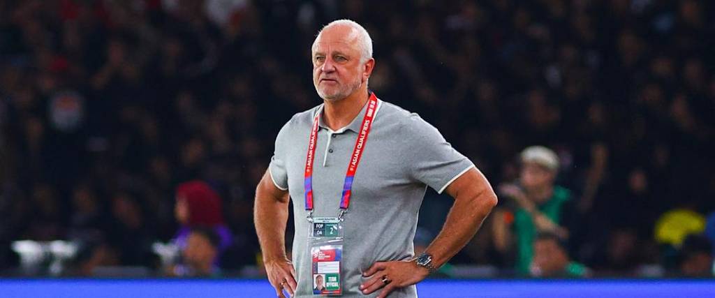 El entrenador australiano Graham Arnold no puede salir de Emiratos Árabes Unidos antes del repechaje.