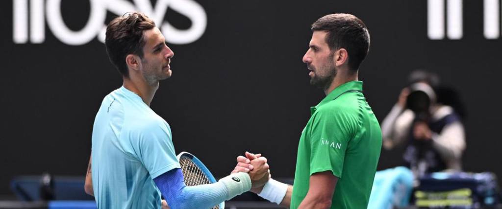 El tenista serbio avanzó a las ‘semis’ del Grand Slam en Australia tras el abandono del italiano Musetti.