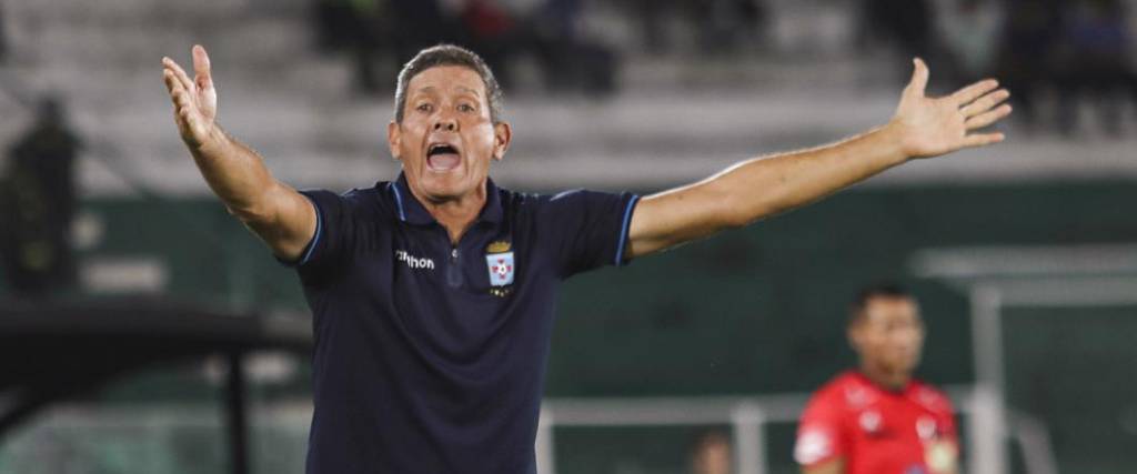 El técnico cochabambino interesa a Bolívar para asumir el mando tras la salida del argentino Flavio Robatto.