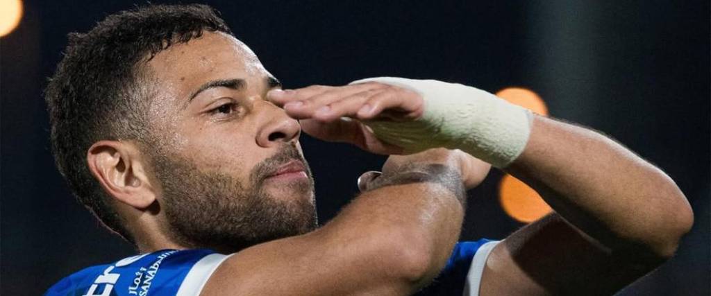 El lateral brasileño quedó libre tras su paso por Al Hilal de Arabia Saudita.