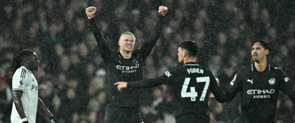 El delantero noruego alcanzó los 100 goles en 111 partidos, superando la marca del histórico Alan Shearer.