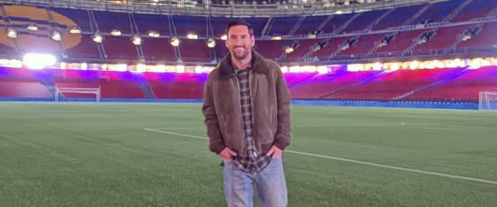 El astro argentino hizo una visita sorpresa al remodelado estadio del equipo azulgrana este lunes.