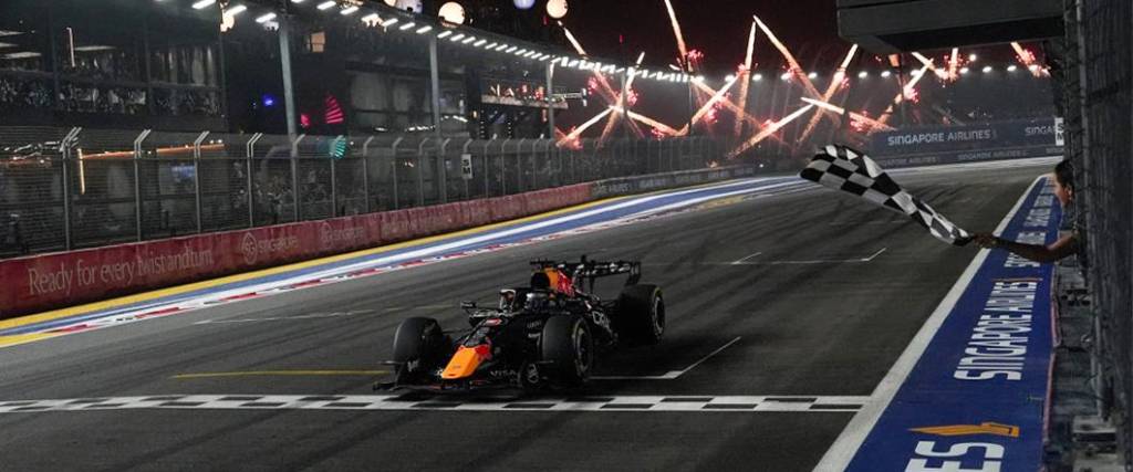 Después de nueve participaciones en Marina Bay, Verstappen logró su primera victoria en Singapur.