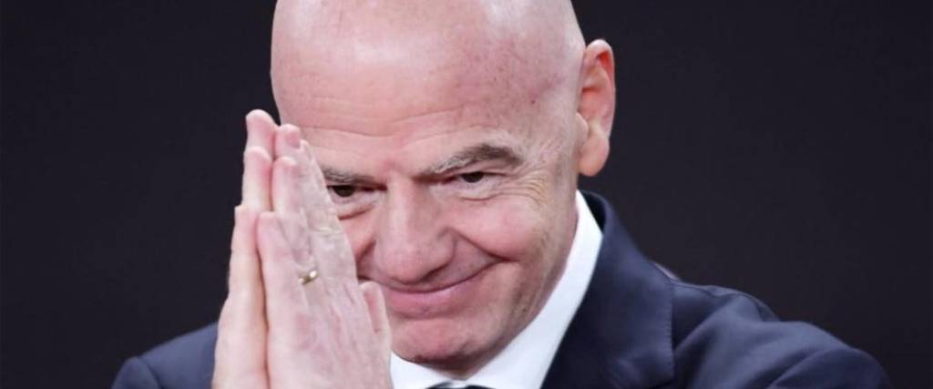 El presidente de la FIFA se disculpó ante el consejo del ente por querer privatizar los torneos de fútbol.
