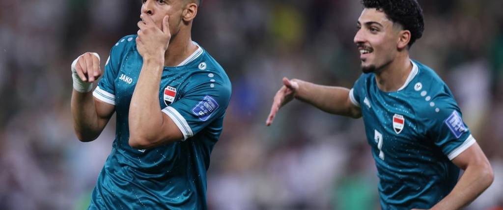 El partido se juega ante un estadio repleto