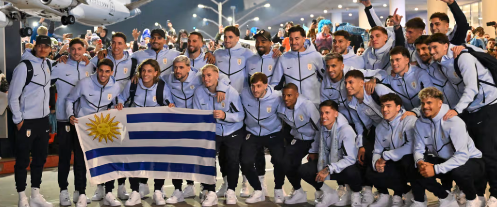 La selección uruguaya pasó un contratiempo que retrasó su entrada a suelo estadounidense.