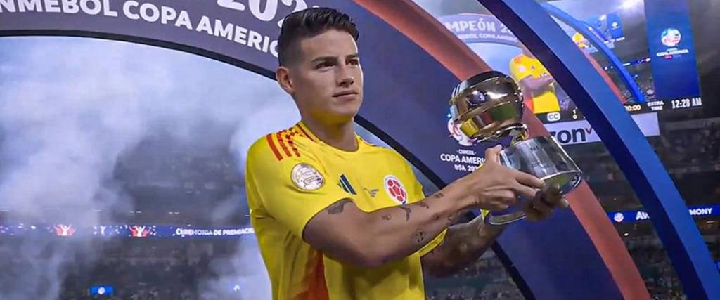 El colombiano James Rodríguez fue elegido como el mejor jugador del torneo tras la final de la Copa América.