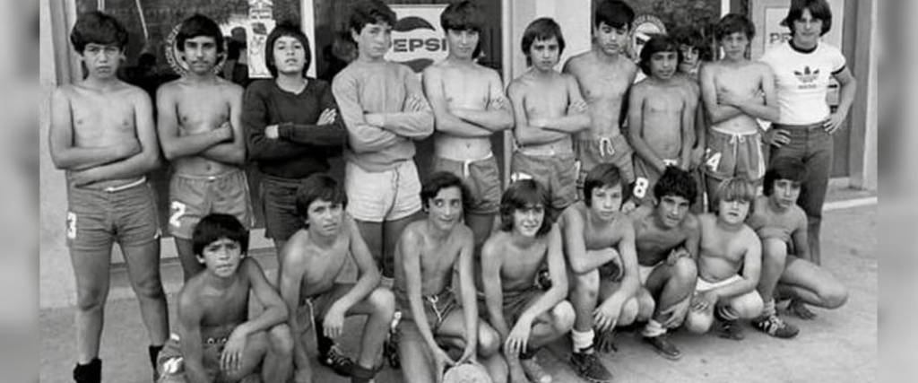 En las últimas horas se publicaron fotografías inéditas de Diego Armando Maradona cuando era niño.