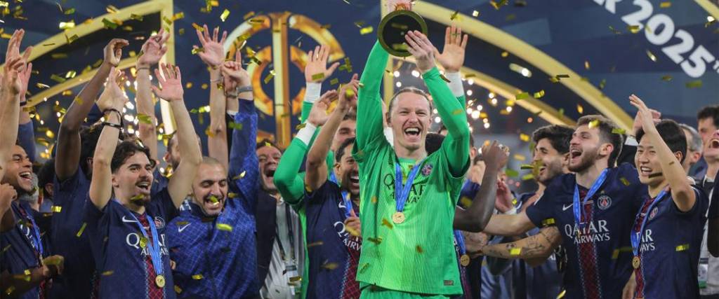 El portero ruso Matvéi Safónov fue la gran figura del PSG al tapar cuatro de cinco penales a Flamengo.