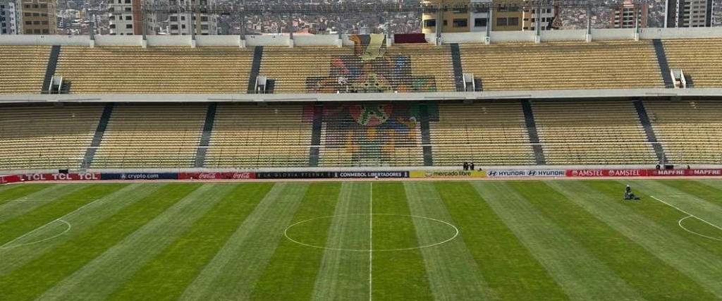 El estadio Hernando Siles tiene un desgaste importante en su cancha por la cantidad de partidos en el año.