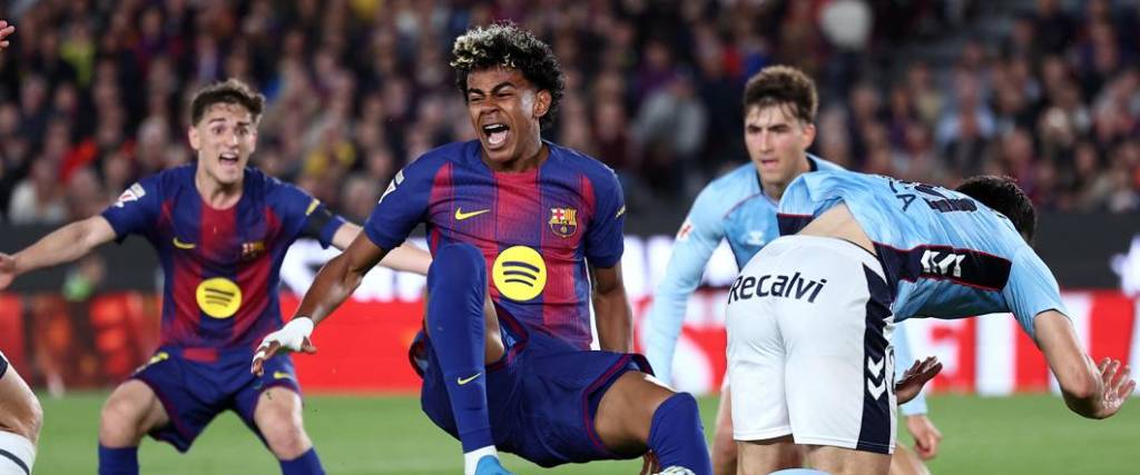 El joven delantero del Barcelona se retiró del partido ante Celta lesionado tras marcar el 1-0 de tiro penal.