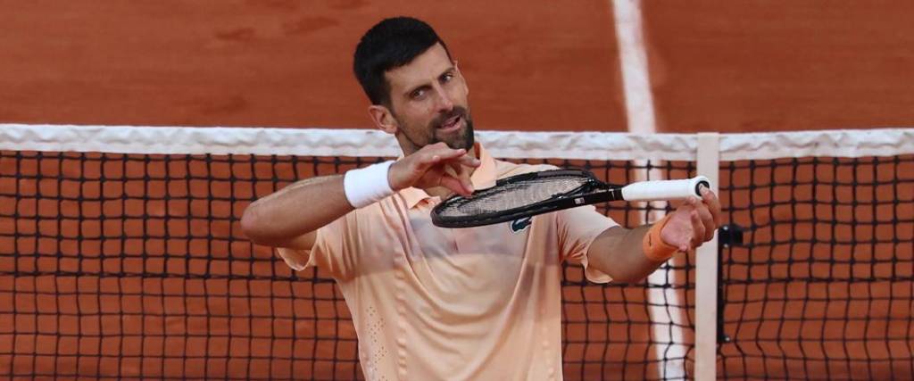 El tenista serbio logró una victoria por 3-1 para instalarse en la tercera ronda del torneo de Roland Garros.