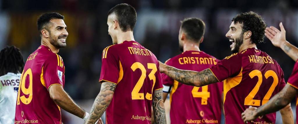 El equipo romano se impuso por 2-0 a Udinese para escalar al primer lugar en el fútbol italiano.