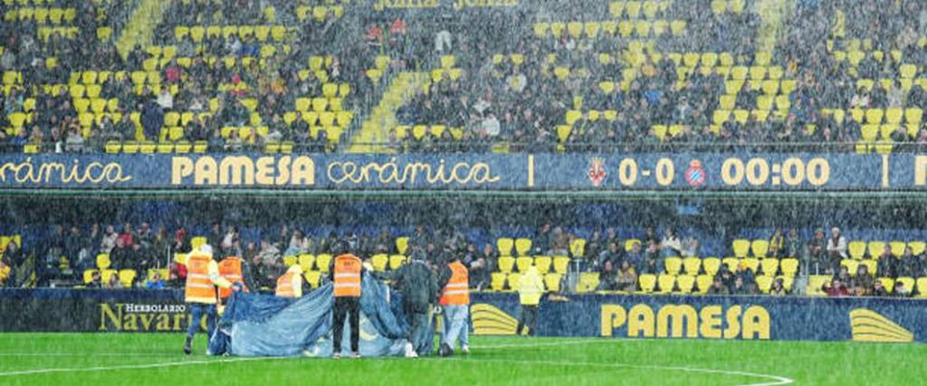 El partido se debía disputar en el estadio de la Cerámica y a raíz de lluvia, el duelo fue suspendido.