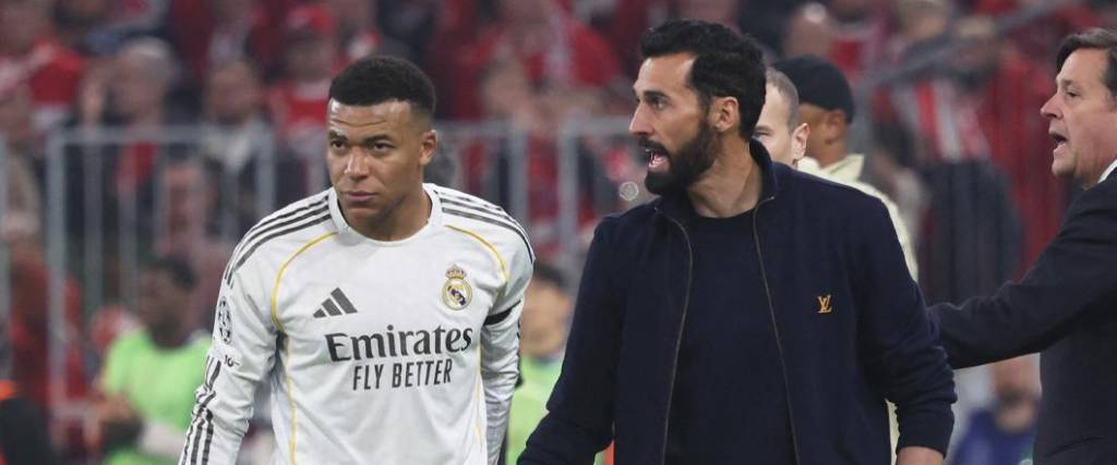 El técnico del Real Madrid salió a defender al astro francés por las críticas que recibió de la prensa española.