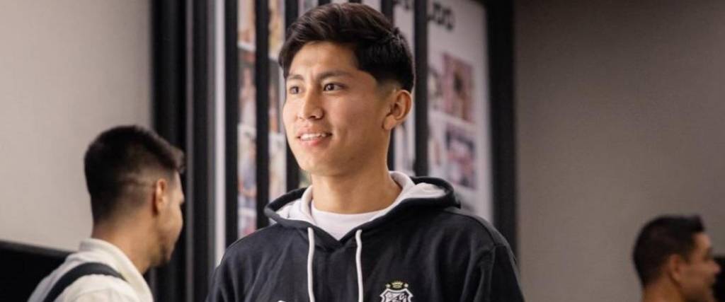 El mediocampista ofensivo busca consolidarse en el primer plantel del Santos tras su vuelta al ‘Peixe’.