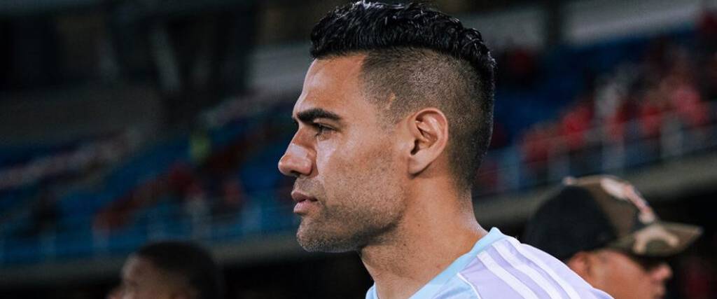 El delantero colombiano presenta una lesión en el rostro tras sufrir una fractura en el pómulo.