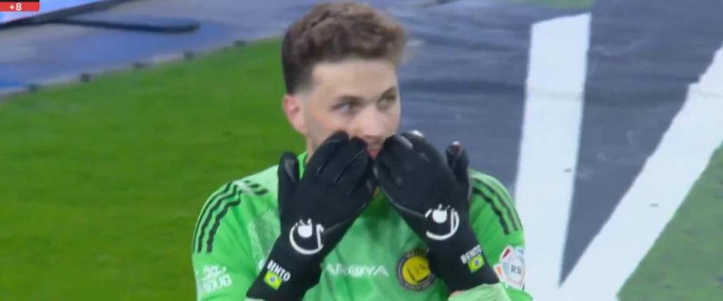 El portero brasileño cometió un error garrafal que evitó que Al-Nassr se consagre campeón en Arabia Saudita
