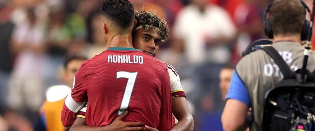 Tras finalizar el encuentro, Yamal se acercó saludar a Cristiano con un emotivo abrazo.