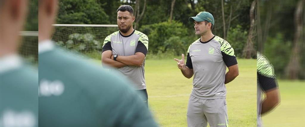 Joaquín Monasterio (de gorra) en uno de sus pasados entrenamientos antes de su salida.