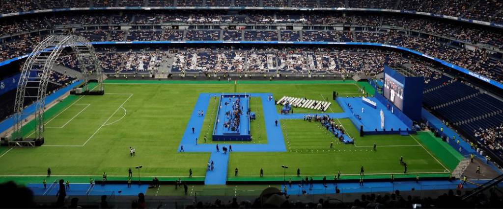 El nuevo estadio Santiago Bernabéu fue testigo de la presentación de Mbappé con más de 80.000 personas.