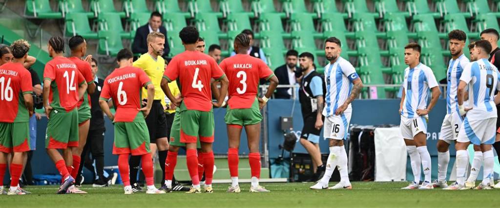 El duelo Argentina-Marruecos generó polémica por el gol anulado a la Albiceleste después de dos horas.