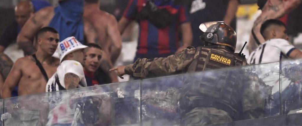 Los hinchas de San Lorenzo fueron agredidos por la policía brasileña en pleno partido ante Atlético Mineiro.