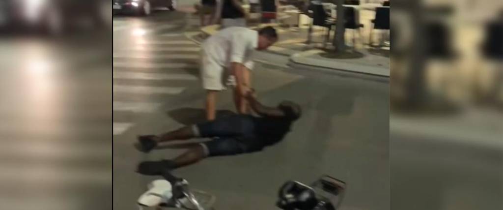 Balotelli milita en el Adana Demirspor de Turquía. El atacante fue visto en mal estado en videos en redes.