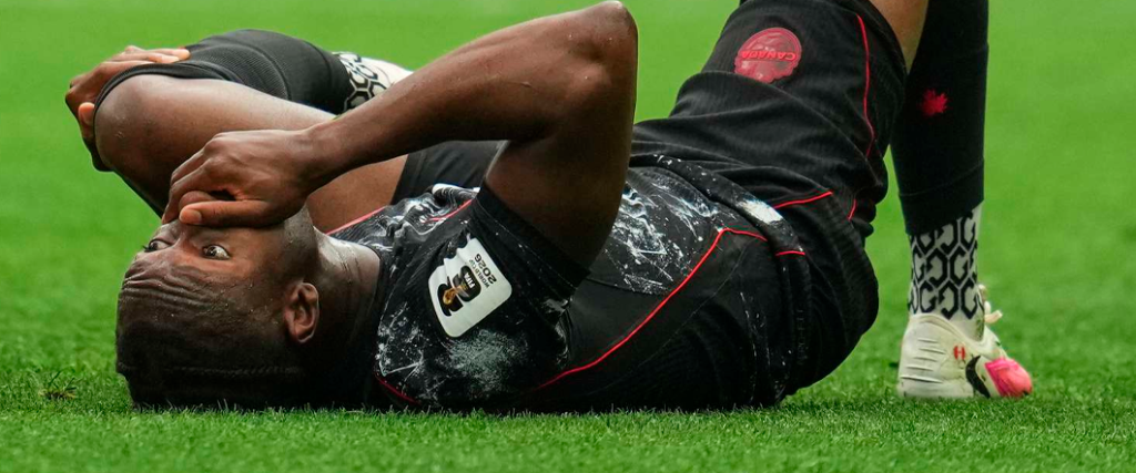 Tras una grave lesión en la pierna izquierda, Koné fue operado y quedó fuera de la Copa del Mundo.