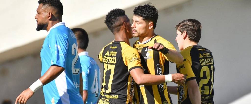 El guatemalteco Darwin Lom fue clave para consolidar el triunfo del Tigre, marcando el segundo gol.