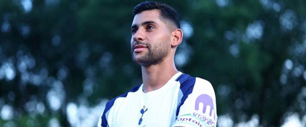 El defensor argentino, de 27 años, renovó contrato con el equipo londinense por cuatro temporadas más.